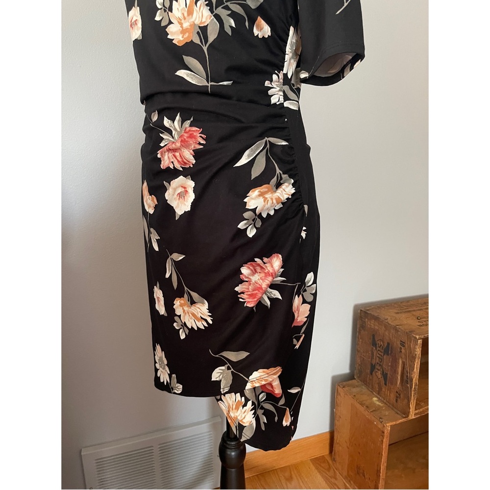 Floral dress - Picture 3 of 5